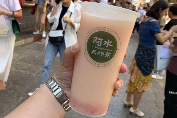 阿水大杯茶飲品