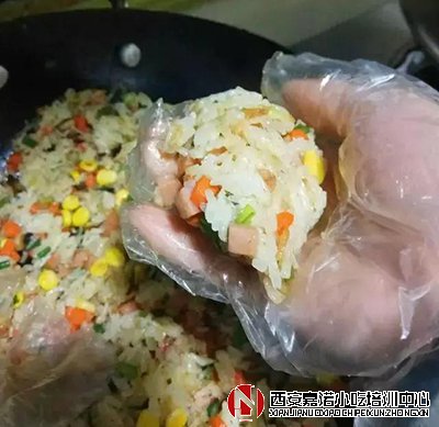 雞翅包飯培訓(xùn)的做法圖文介紹_雞翅包飯培訓(xùn)的利潤分析