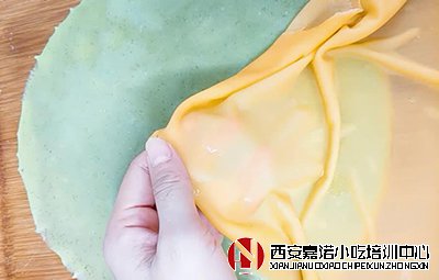 彩色涼皮培訓(xùn)的制作過(guò)程_彩色涼皮料汁配方