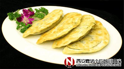 最愛媽媽做的韭菜盒子培訓(xùn)的做法_餡多脆嫩咸鮮美味