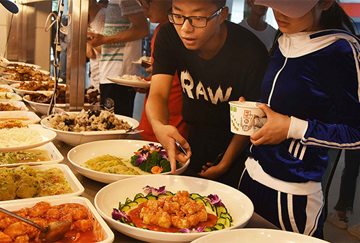 大學食堂菜肴顏值堪比高檔酒店