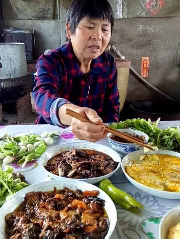 農(nóng)村里的東北地道飲食